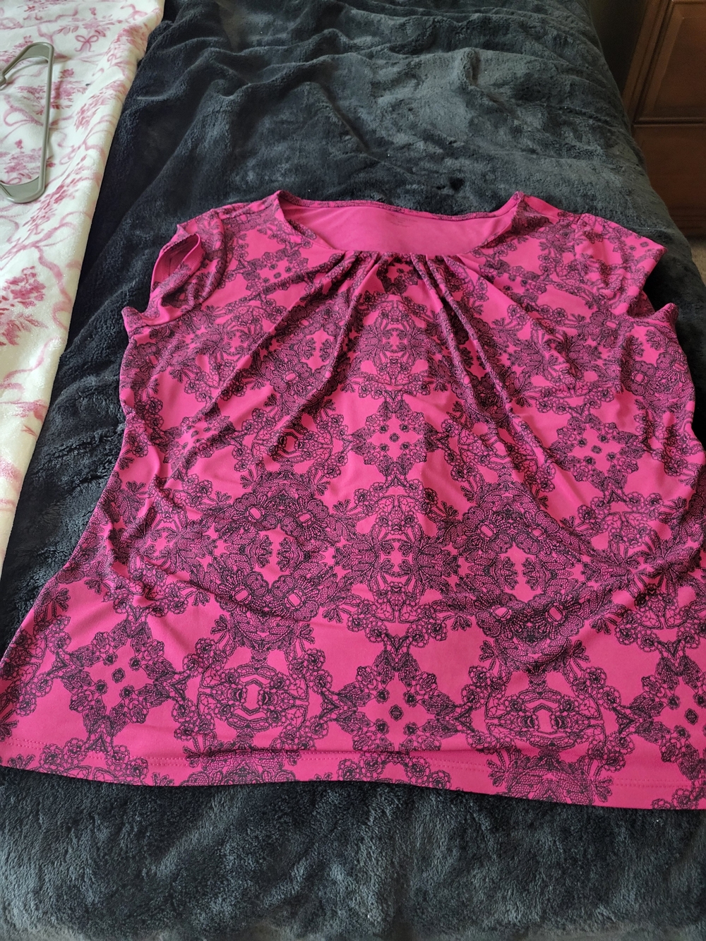 Worthington Hot Pink Patterned Short Sleeve Blouse